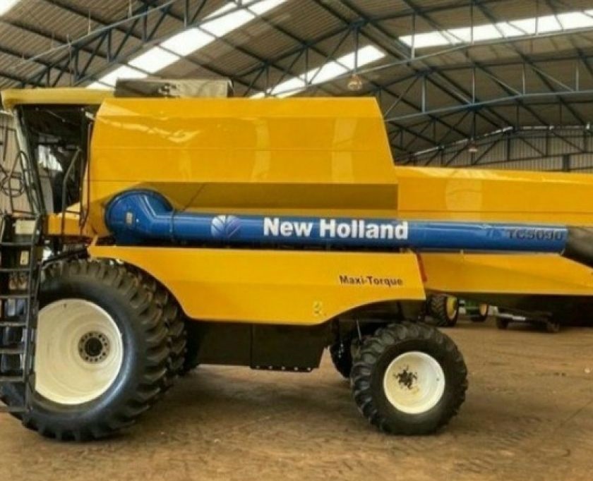 Colheitadeira New Holland Modelo 5090 Ano 2012