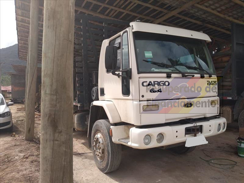 FORD CARGO Modelo 2425 Ano 2002