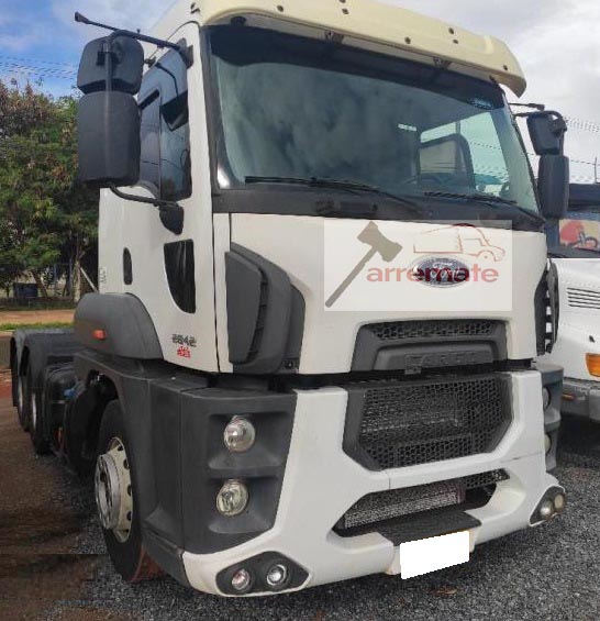 FORD CARGO 2842 E Ano 2014