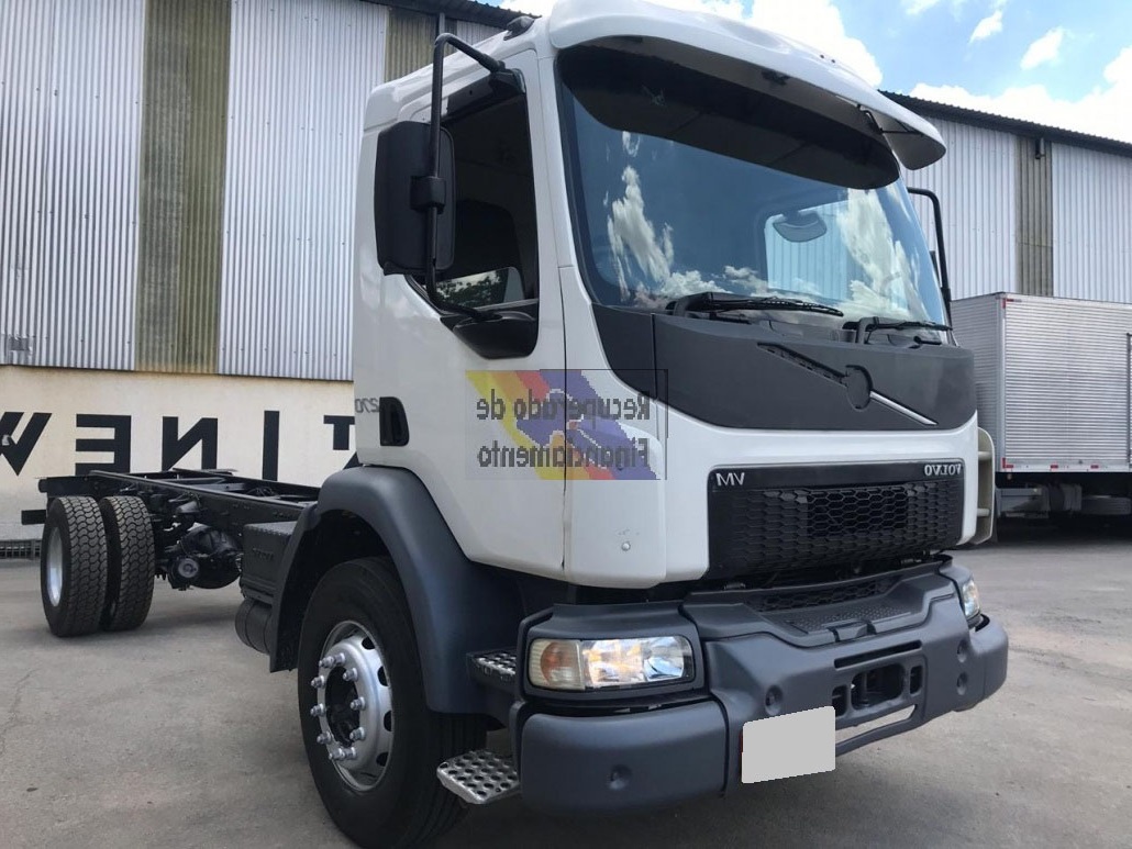 Volvo VM 270  Ano 2014